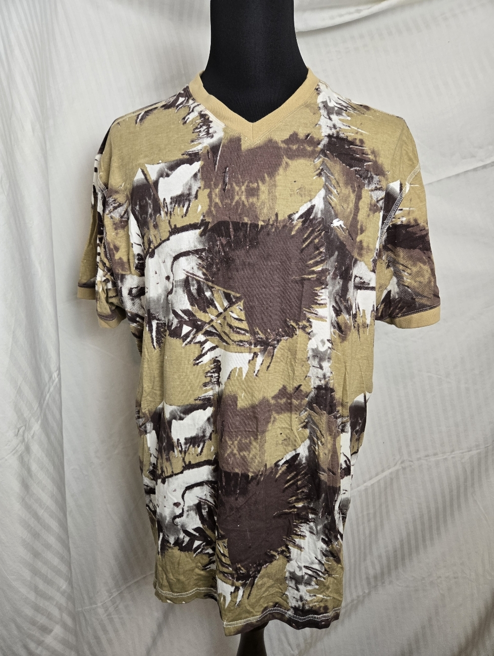 A. Tiziano  Short Sleeve V-Neck Graphic Shirt - Tan & Brown
